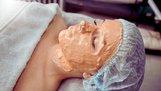 Protocolo Facial Renovador e Clareador de Peeling Ultrassônico, Vitamina C e Ledterapia